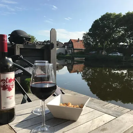 Houseboat, Near Amsterdam, Jacuzzi, Private Apartment